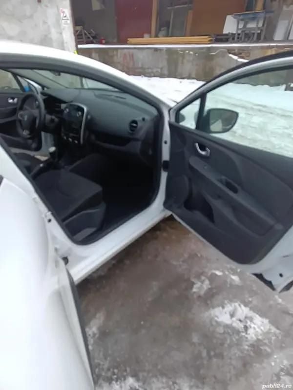 Second-hand Renault Clio IV 55 CP (40 kW) 2018 Alb Hatchback