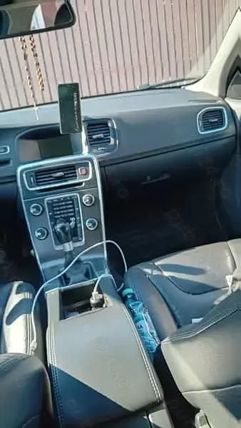 Utilizat 2011 Volvo V60 Break | 5.900 EUR (Scump) - Imagine 1/4