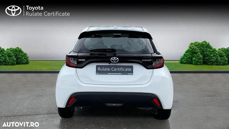 Second-hand Toyota Yaris Hybrid 116 CP (85 kW) 2023 Culoarealb Hatchback