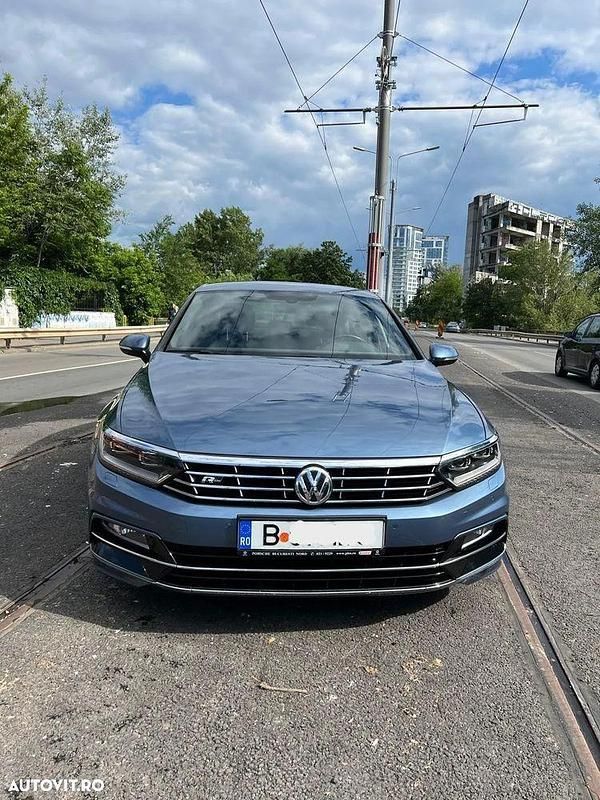 Albastru Utilizat 2016 VW Passat R-line Berlinǎ | 18.000 EUR (Preț OK) - Imagine 1/4
