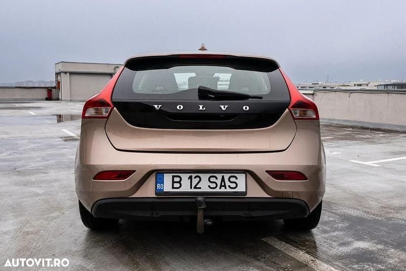 Second-hand Volvo V40 115 CP (84 kW) 2013 Culoaremaro Hatchback