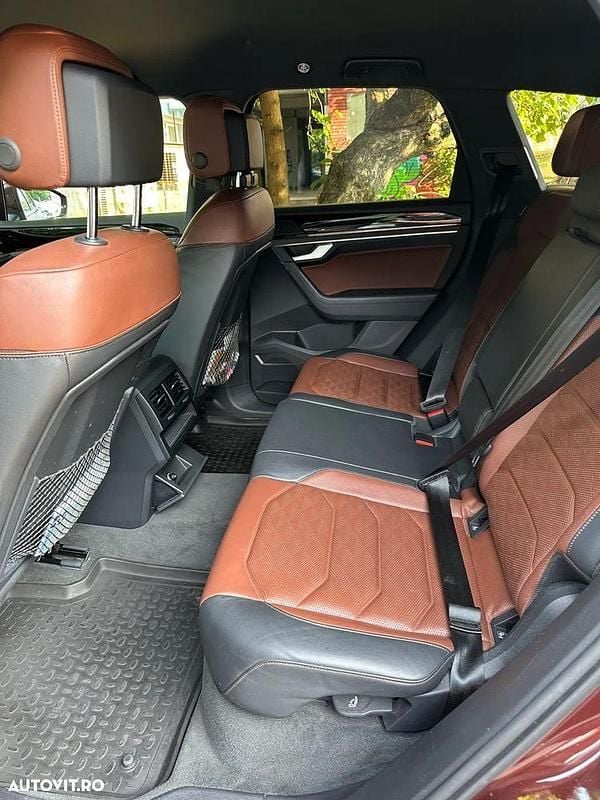 Second-hand VW Touareg Atmosphere 286 CP (210 kW) 2019 Rosu SUV