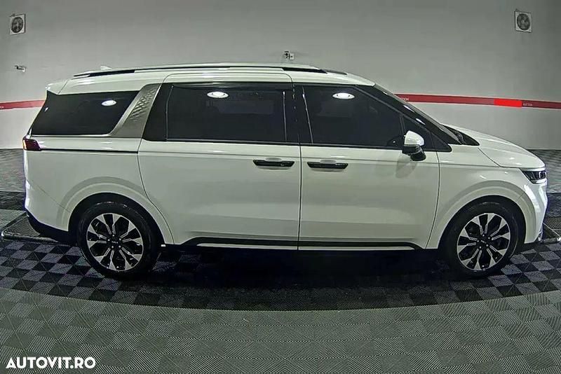 Second-hand Kia Carnival 204 CP (150 kW) 2021 Culoarealb Monovolum