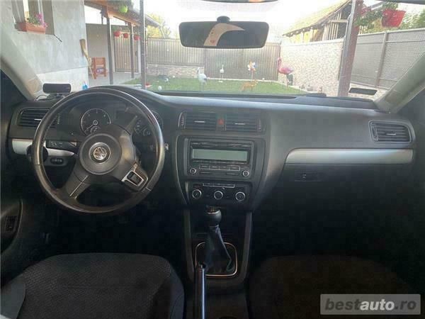 Second-hand VW Jetta 105 CP (77 kW) 2011 Negru Berlinǎ