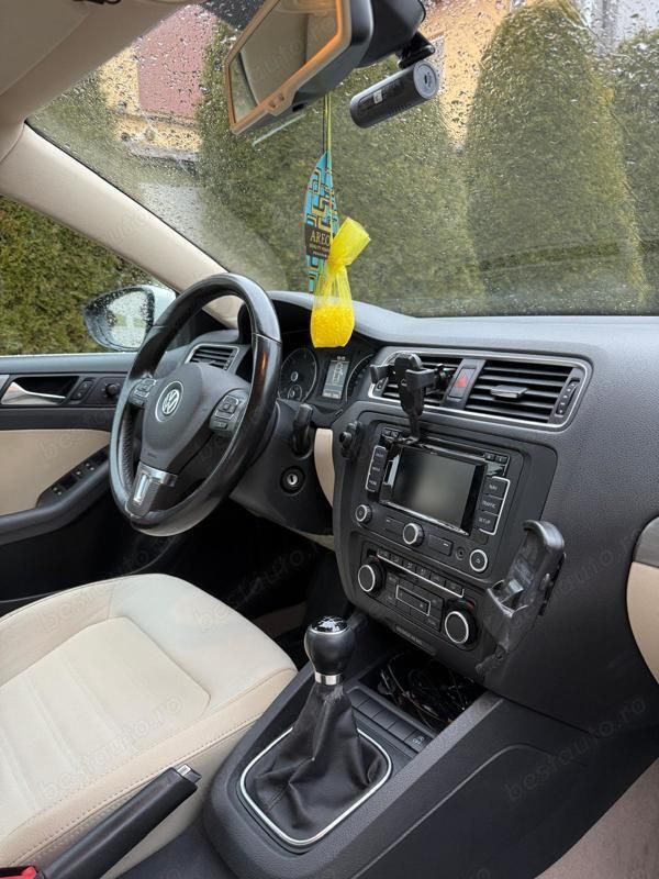 Second-hand VW Jetta 105 CP (77 kW) 2012 Alb Berlinǎ