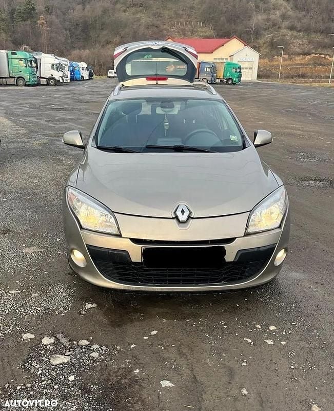 Culoarebej Utilizat 2012 Renault Mégane GrandTour Break | 3.500 EUR (Preț bun) - Imagine 1/4