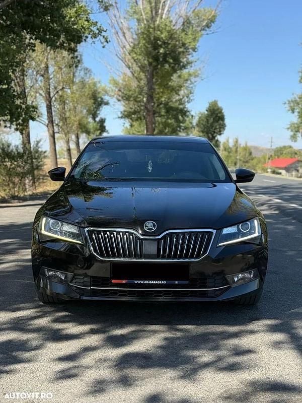 Culoarenegru Utilizat 2018 Skoda Superb Style Berlinǎ | 12.900 EUR - Imagine 1/4