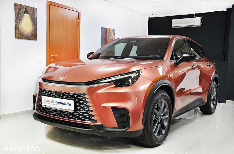 Nouă Lexus LBX 136 CP (100 kW) 2025 Culoaremaro SUV