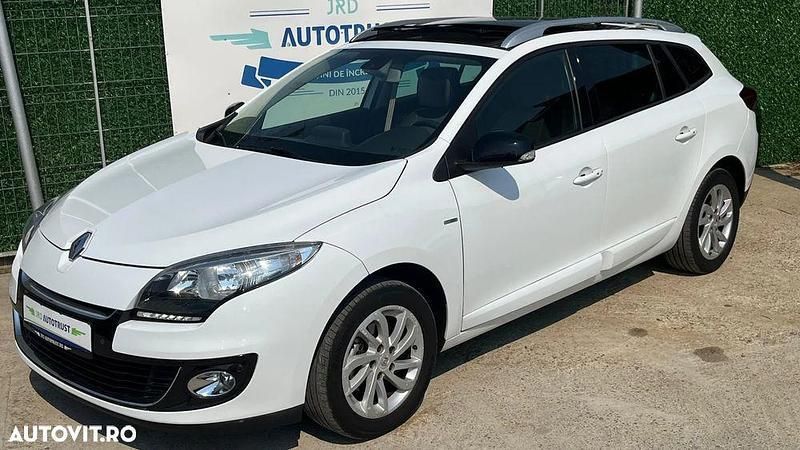 Alb Utilizat 2013 Renault Mégane GrandTour Bose Edition Break | 5.900 EUR (Scump) - Imagine 1/4