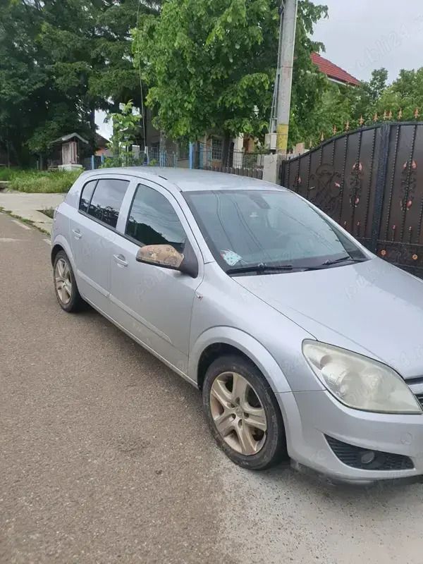 Argintiu Utilizat 2009 Opel Astra Hatchback | 3.500 EUR (Scump) - Imagine 1/4