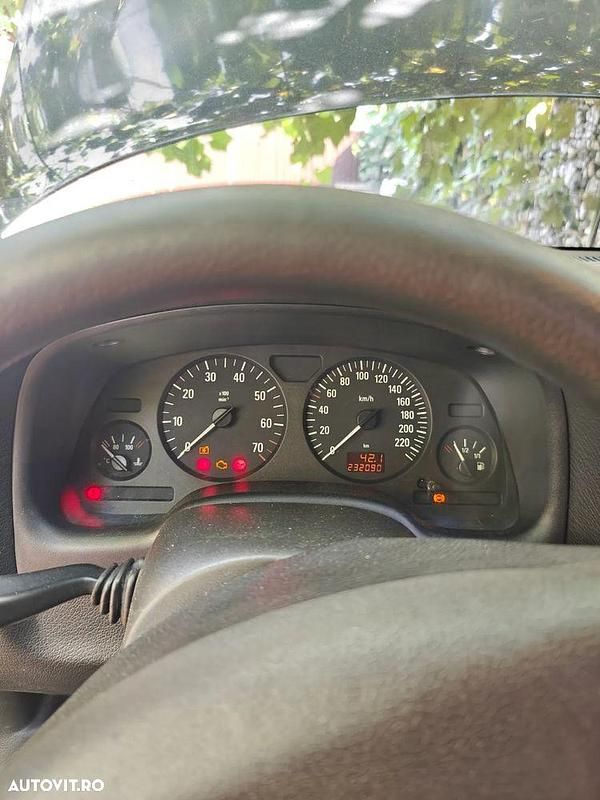 Culoarenegru Utilizat 2002 Opel Astra Hatchback | 920 EUR (Preț OK) - Imagine 1/4