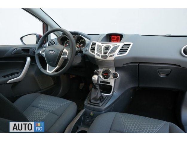 Second-hand Ford Fiesta 70 CP (51 kW) 2011 Negru Hatchback