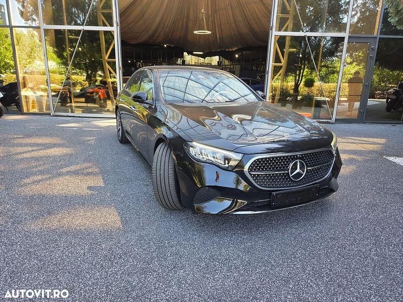 Culoarenegru Utilizat 2024 Mercedes E200 Berlinǎ | 54.244 EUR (Puțin scump) - Imagine 1/4