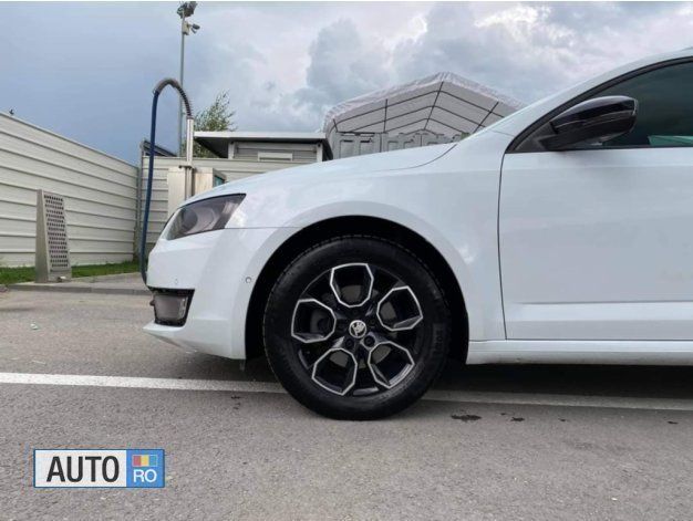 Alb Utilizat 2014 Skoda Octavia Hatchback | 7.900 EUR (Preț OK) - Imagine 1/4