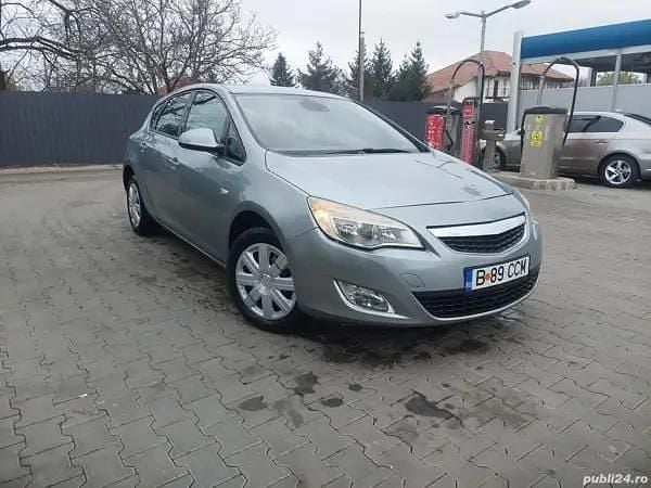 Second-hand Opel Astra 85 CP (62 kW) 2013 Hatchback