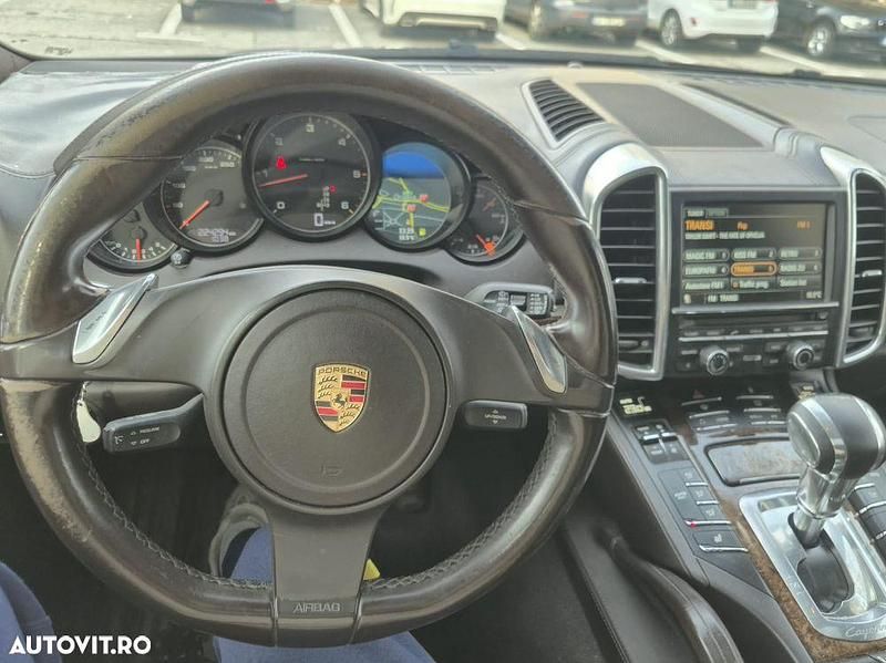Second-hand Porsche Cayenne 245 CP (180 kW) 2012 Culoaregri SUV
