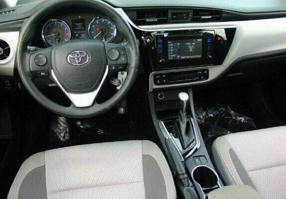 Argintiu Utilizat 2017 Toyota Corolla Berlinǎ | 5.913 EUR - Imagine 1/4