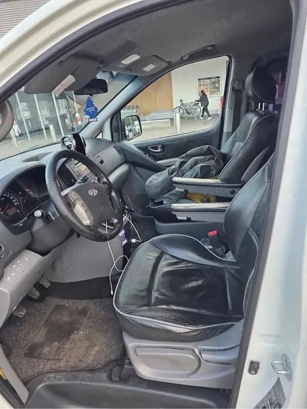 Second-hand Hyundai H-1 170 CP (125 kW) 2011 Monovolum