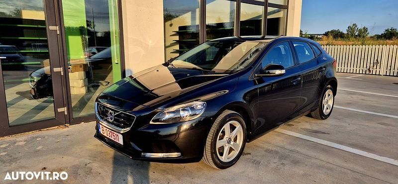 Negru Utilizat 2015 Volvo V40 Kinetic Break | 7.300 EUR (Preț bun) - Imagine 1/4