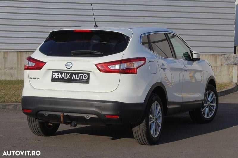 Second-hand Nissan Qashqai N-Connecta 115 CP (84 kW) 2016 Culoarealb SUV