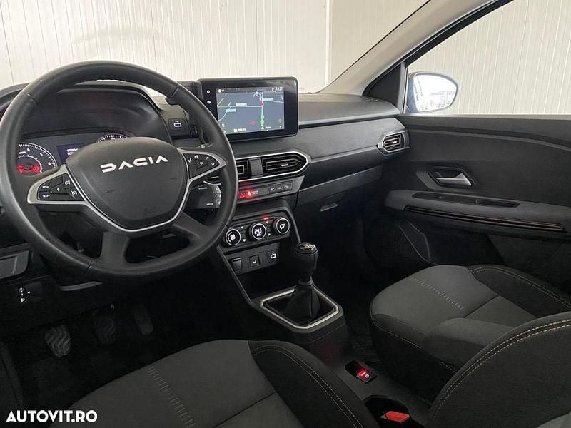 Second-hand Dacia Jogger Extreme 100 CP (73 kW) 2023 Culoareverde Monovolum