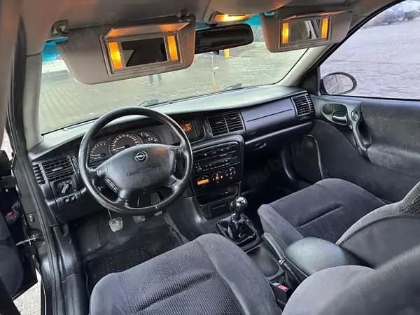 Second-hand Opel Vectra 105 CP (77 kW) 2002 Berlinǎ