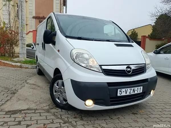 Alb Utilizat 2013 Opel Vivaro Van | 5.590 EUR (Super Preț) - Imagine 1/4