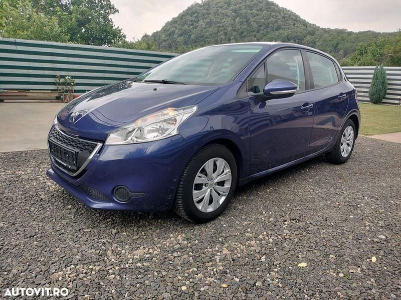 Alte culori Second-hand 2014 Peugeot 208 Active Hatchback | 4.050 EUR (Preț OK) - Imagine 1/4