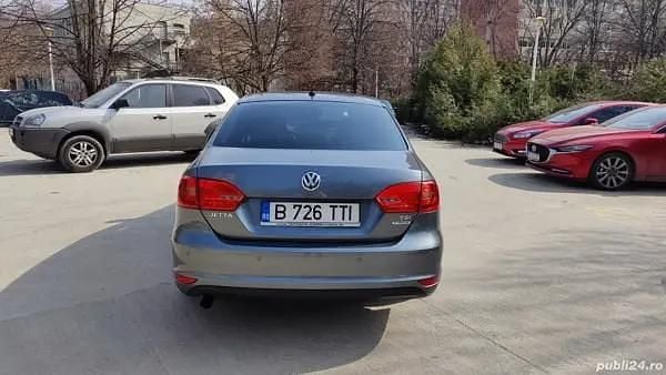 Second-hand VW Jetta 110 CP (80 kW) 2012 Argintiu Berlinǎ