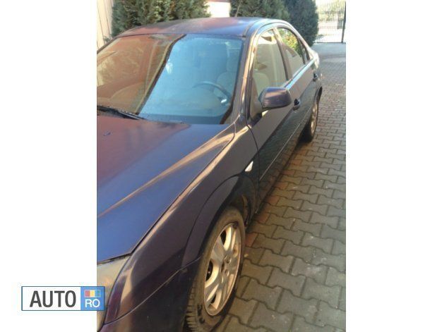 Second-hand Ford Mondeo 115 CP (84 kW) 2001 Albastru Hatchback