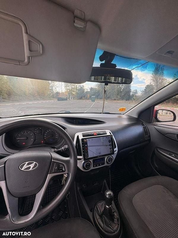 Culoarerosu Utilizat 2014 Hyundai i20 Comfort | 4.500 EUR (Preț OK) - Imagine 1/4