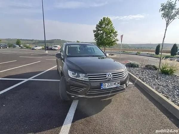 Maro Utilizat 2016 VW Touareg SUV | 17.000 EUR (Super Preț) - Imagine 1/4