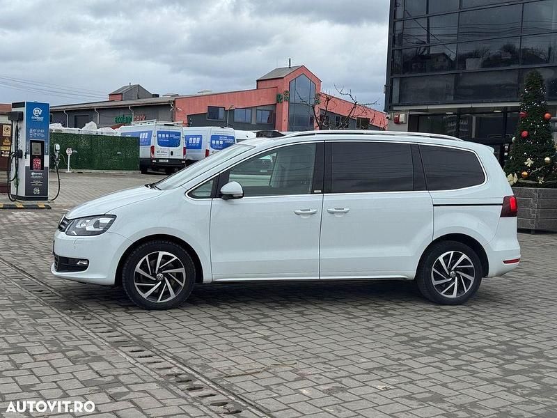 Second-hand VW Sharan Highline 150 CP (110 kW) 2019 Culoarealb Monovolum