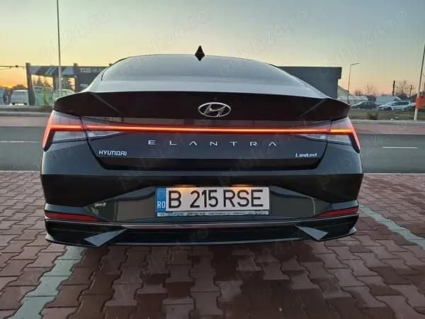 Second-hand Hyundai Elantra Limited 123 CP (90 kW) 2021 Negru Berlinǎ