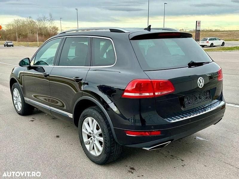 Culoarenegru Utilizat 2011 VW Touareg SUV | 10.000 EUR (Preț OK) - Imagine 1/4