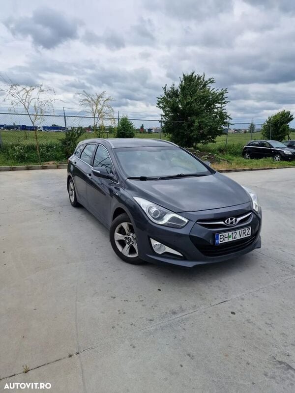 Gri Utilizat 2012 Hyundai i40 Style Break | 3.990 EUR (Super Preț) - Imagine 1/4