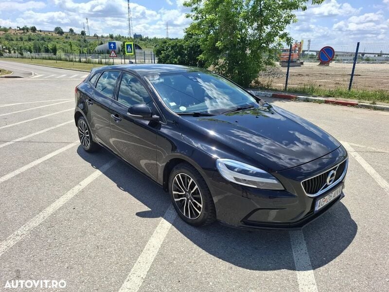 Negru Utilizat 2018 Volvo V40 Momentum Break | 11.490 EUR (Preț OK) - Imagine 1/4