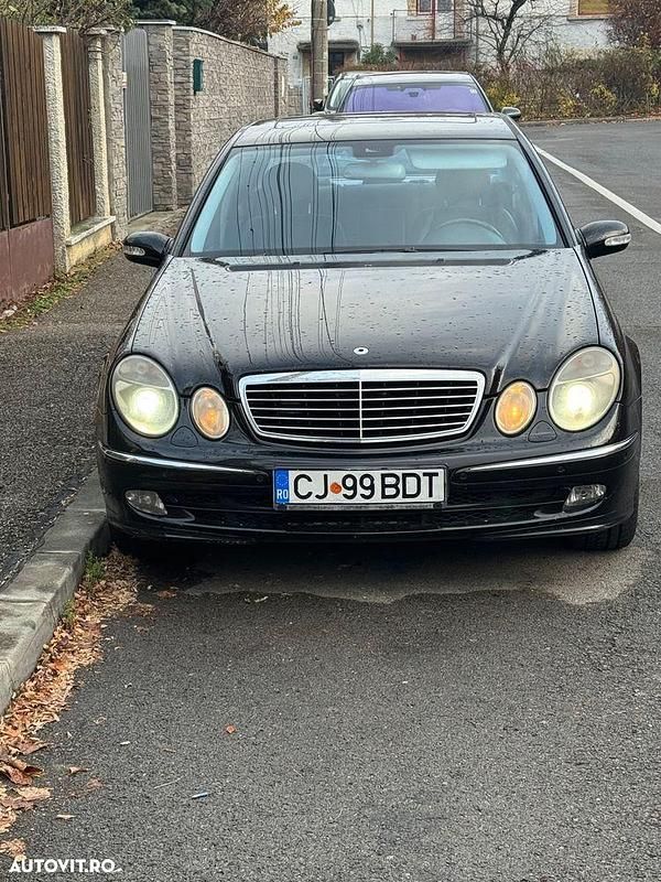 Culoarenegru Utilizat 2004 Mercedes E220 Avantgarde Berlinǎ | 3.300 EUR (Super Preț) - Imagine 1/4