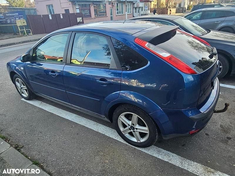 Second-hand Ford Focus Style 90 CP (66 kW) 2007 Culoarealbastru Hatchback