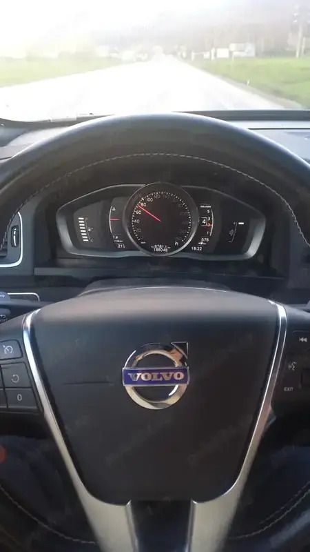 Utilizat 2017 Volvo V60 Break | 11.000 EUR (Preț OK) - Imagine 1/2