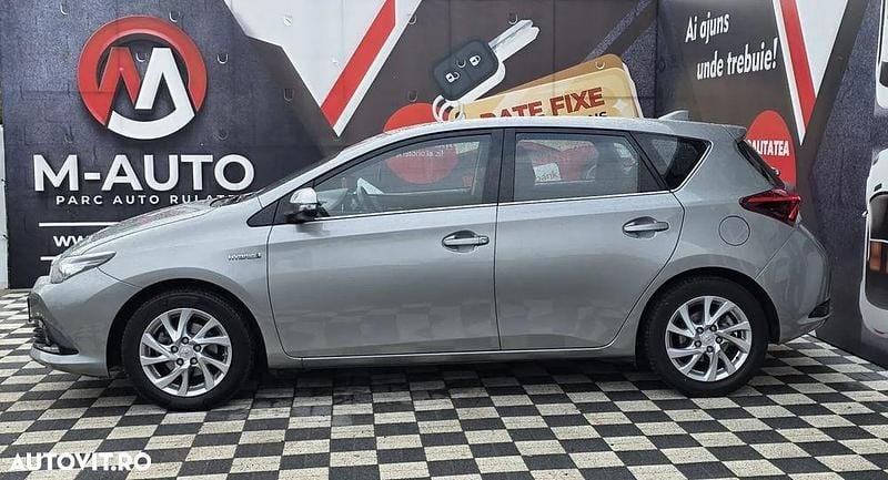 Second-hand Toyota Auris Hybrid 99 CP (72 kW) 2015 Culoareargint Hatchback