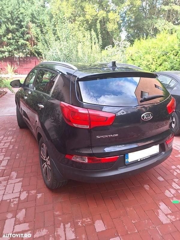 Culoarenegru Utilizat 2015 Kia Sportage Style SUV | 9.200 EUR (Preț bun) - Imagine 1/4