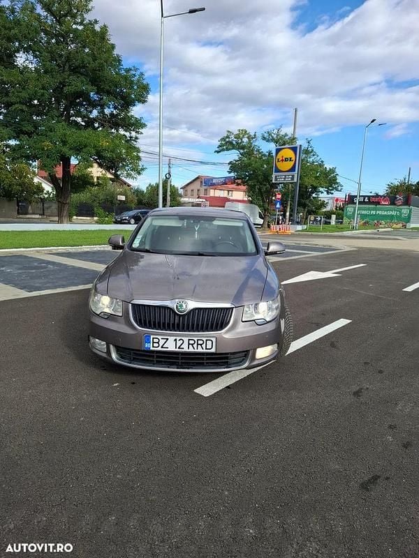 Culoaregri Utilizat 2012 Skoda Superb Elegance Berlinǎ | 7.450 EUR (Preț OK) - Imagine 1/4