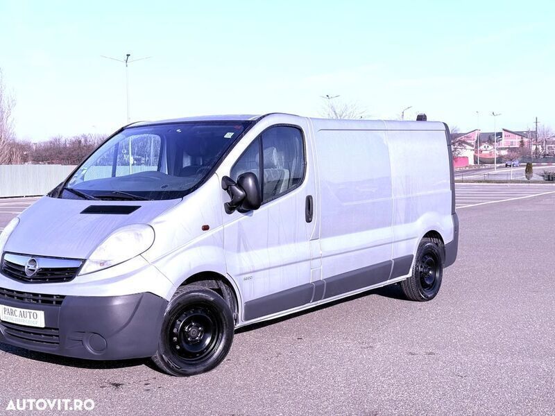 Gri Utilizat 2011 Opel Vivaro Cosmo Van | 4.719 EUR (Preț bun) - Imagine 1/4