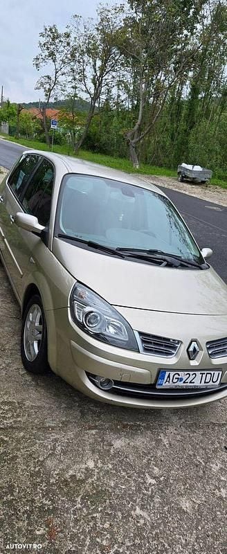 Culoarebej Utilizat 2009 Renault Scénic III Monovolum | 1.990 EUR (Preț bun) - Imagine 1/4