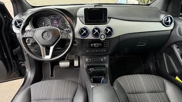 Second-hand Mercedes B200 136 CP (100 kW) 2012 Negru Monovolum