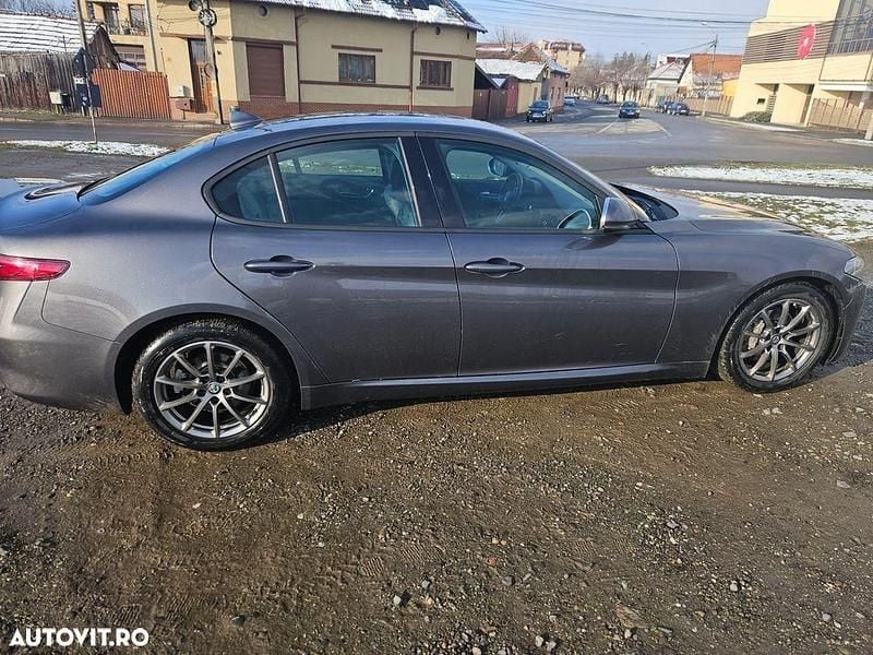Second-hand Alfa Romeo Giulia 150 CP (110 kW) 2017 Culoaregri Berlinǎ