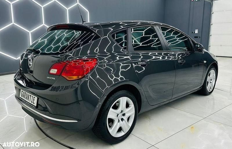 Second-hand Opel Astra Active 110 CP (80 kW) 2013 Culoaregri Hatchback