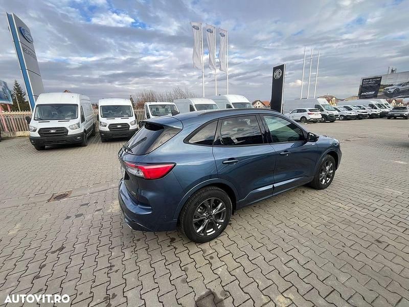 Second-hand Ford Kuga 243 CP (178 kW) 2023 Culoarealbastru SUV