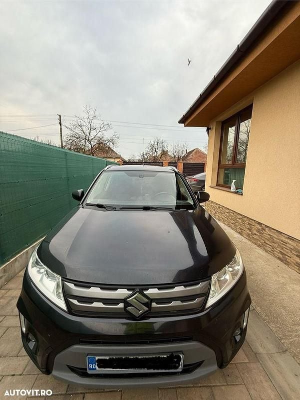 Culoarenegru Utilizat 2018 Suzuki Vitara SUV | 11.700 EUR (Preț bun) - Imagine 1/4